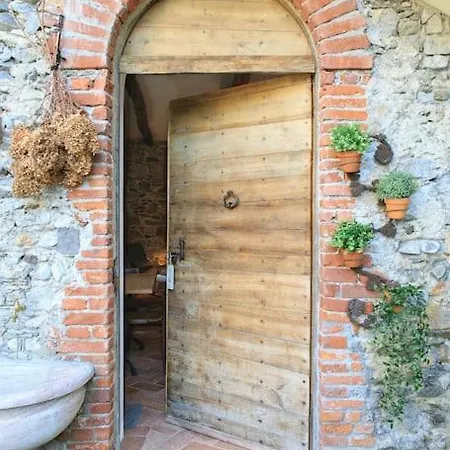 Medieval Stone Retreat With Views Appartement Stresa