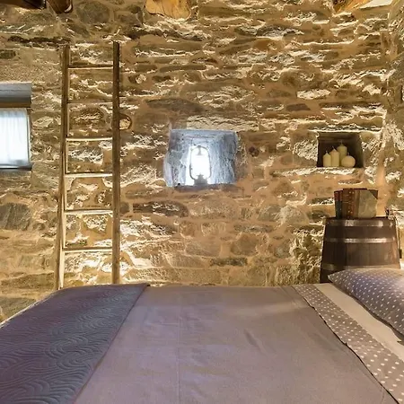 Medieval Stone Retreat With Views 公寓